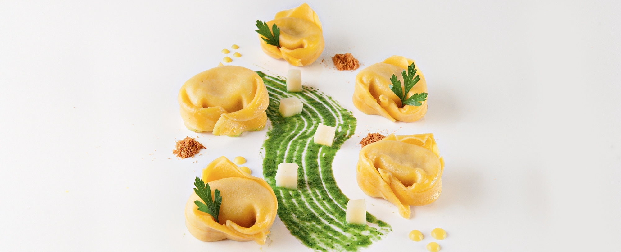 Tortelloni-with-parsley-with-bottle-buttermilk-vellied-potato-and-parsley-sauce-